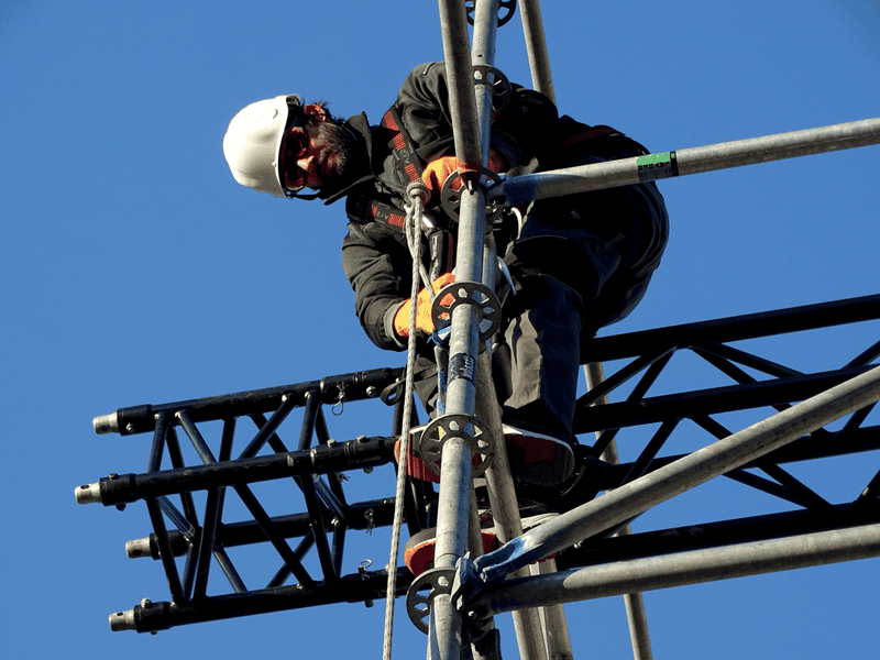 Trabajador con Casco Granite Peak blanco